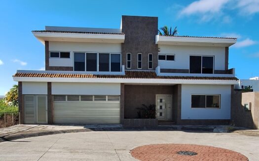 Hermosa Casa en Venta en Fracc. Las Palmas, Medellín de Bravo, Ver.Precio: $6,500,000
